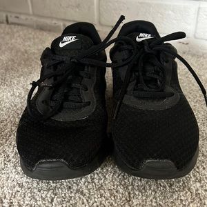 Women’s All Black Nike tennis shoes size 8